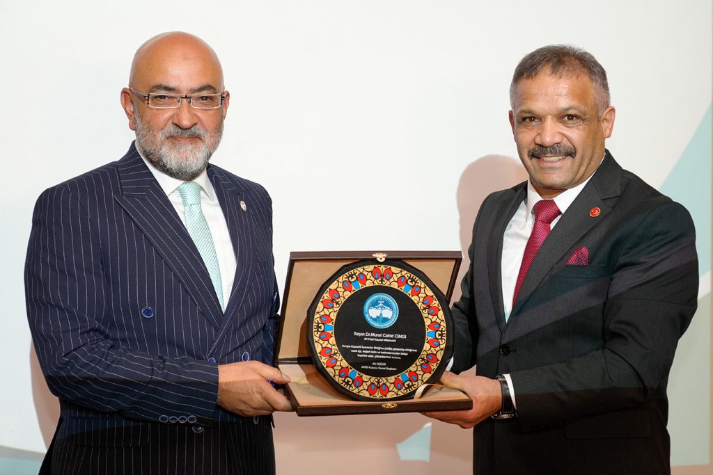 akib is dunya plaket takdimi Cingi Hizar