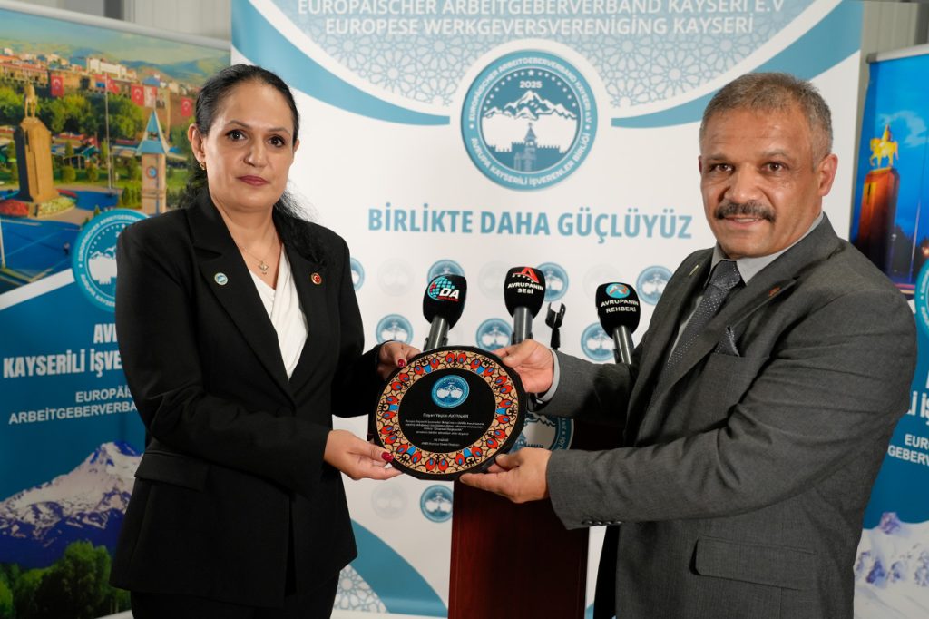 Avrupa’da altyapı sektörünün ilk Türk kadın iş insanı Yeşim Akpınar, AKİB yönetiminde 2 akib hizar akpinar